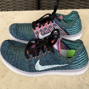 Nike Free Flyknits